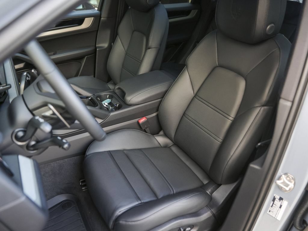 New 2026 Porsche Cayenne Coupe AWD/4WD image 5