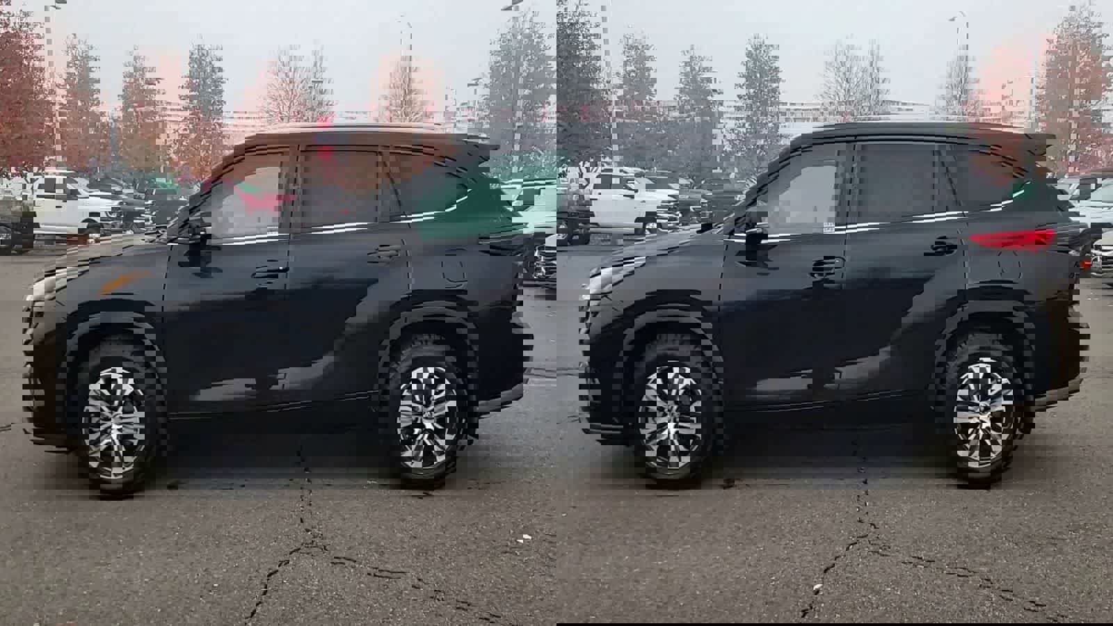 Used 2023 Toyota Highlander XLE image 5