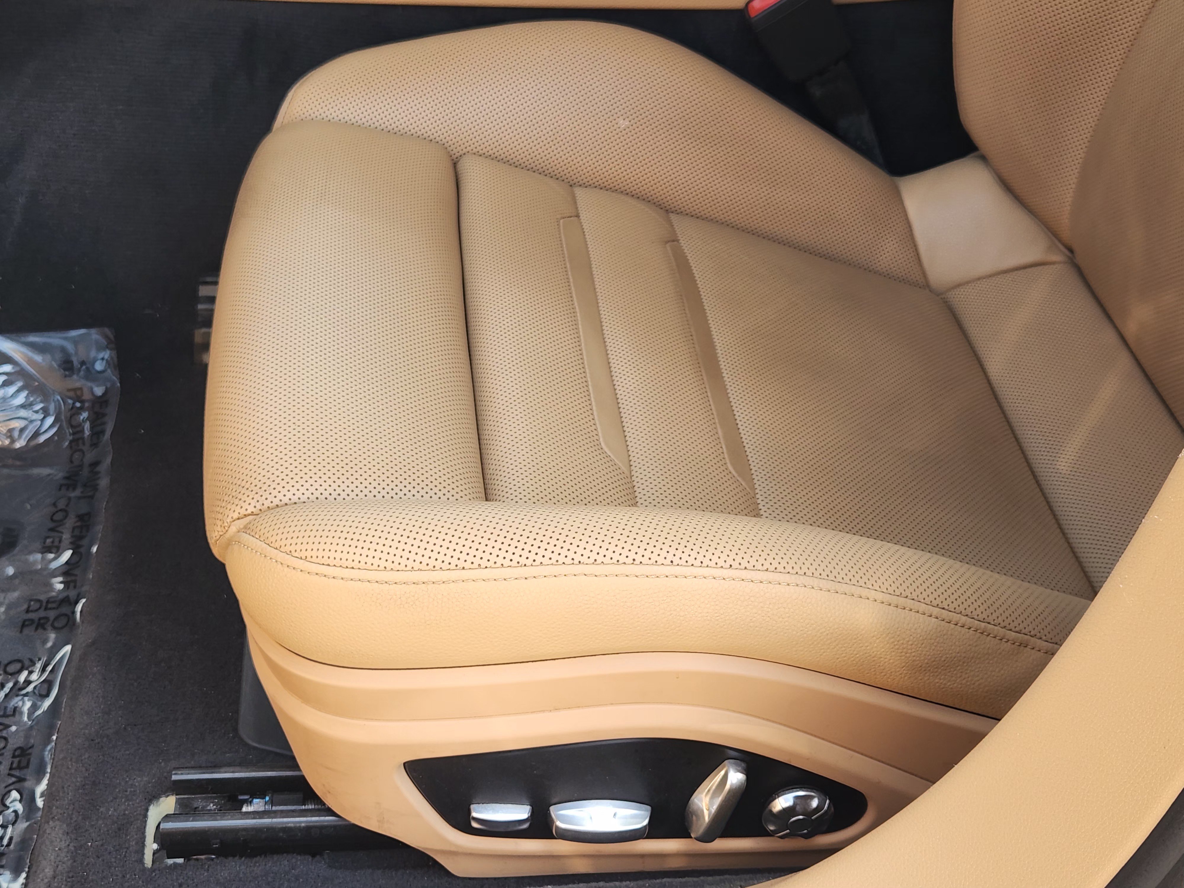 Used 2018 Porsche Panamera 4 AWD/4WD image 23