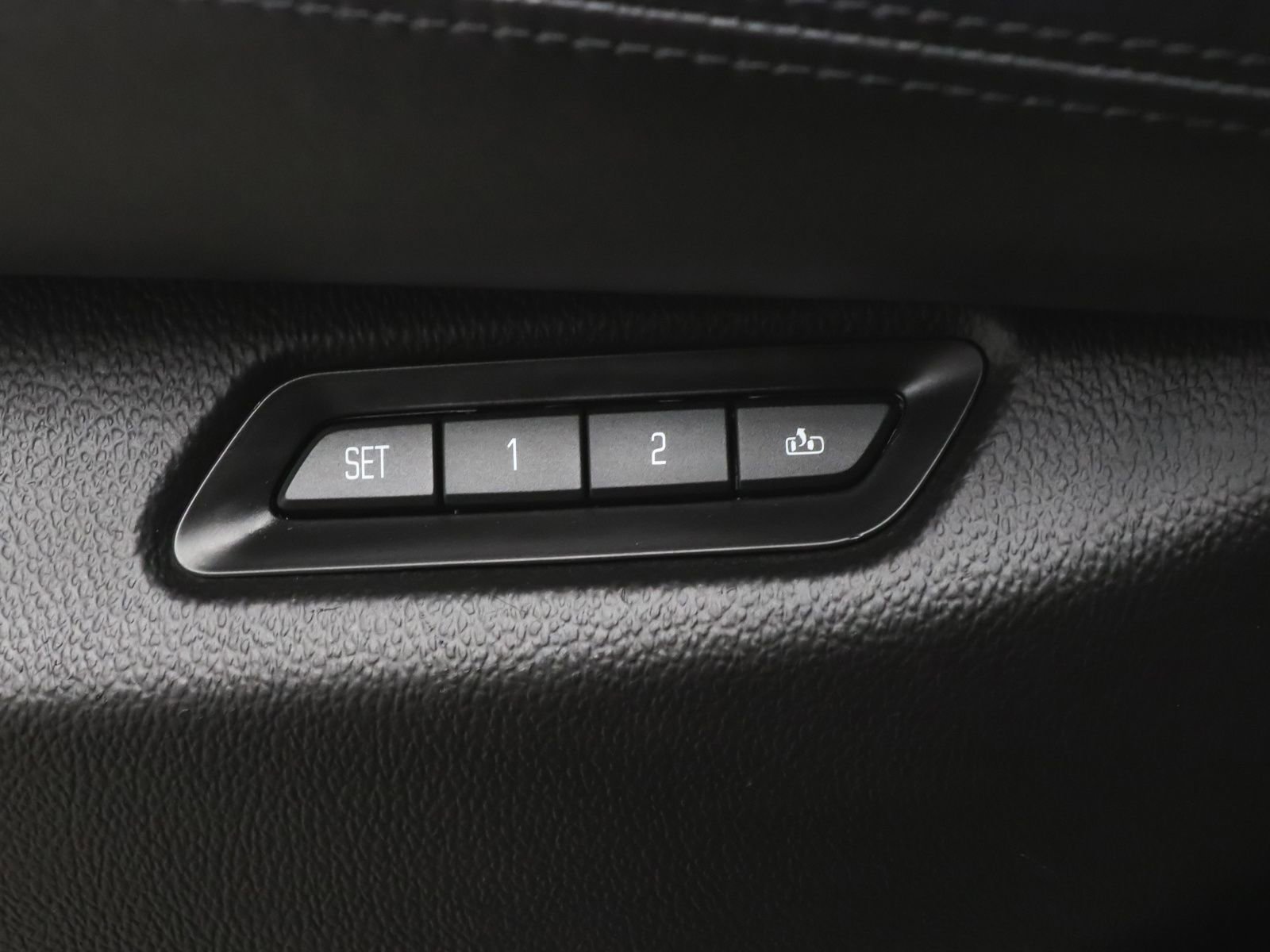 Used 2016 Cadillac Escalade Platinum image 13