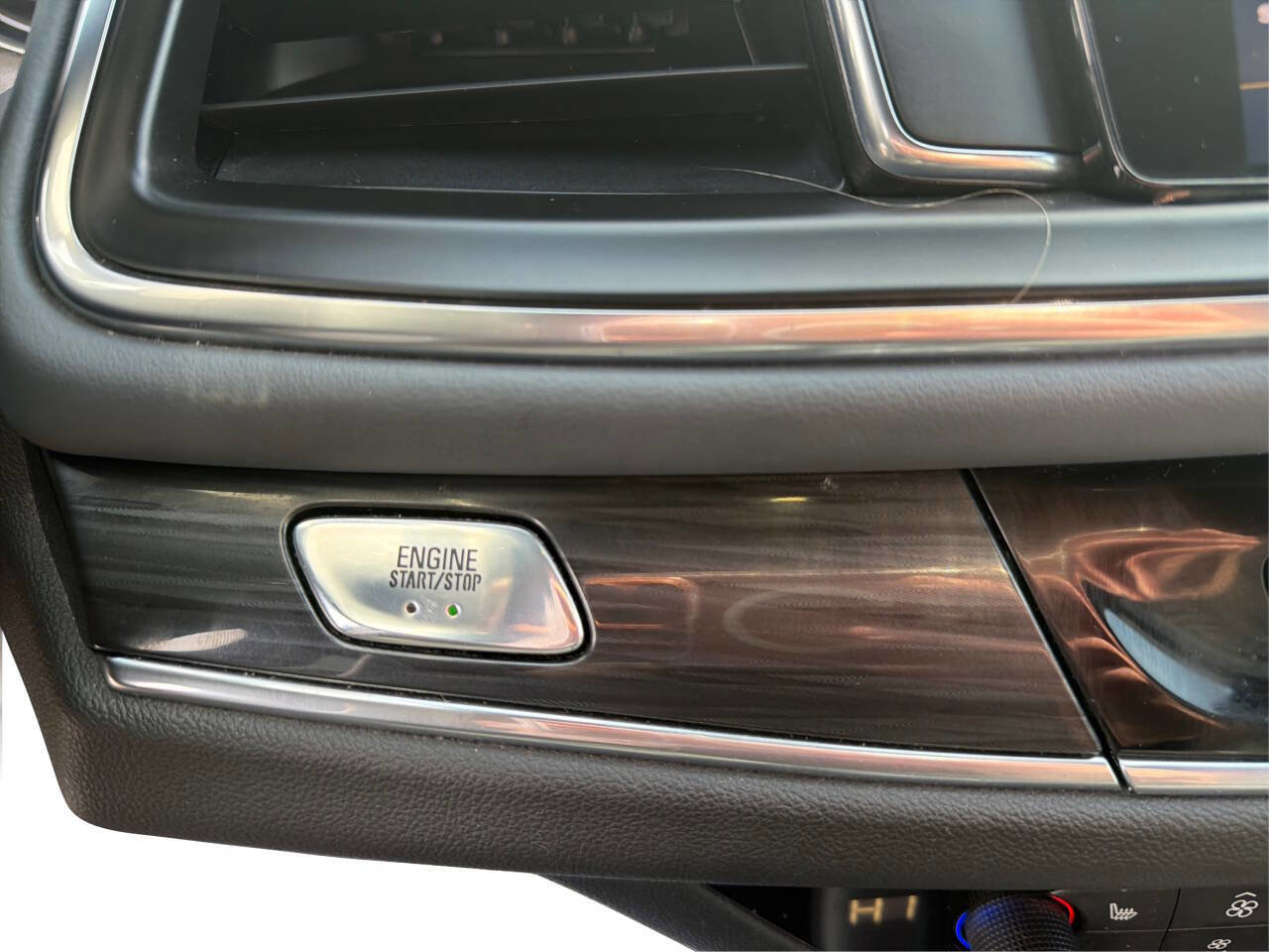 Used 2022 Buick Enclave Essence w/ Sport Touring Edition FWD image 29