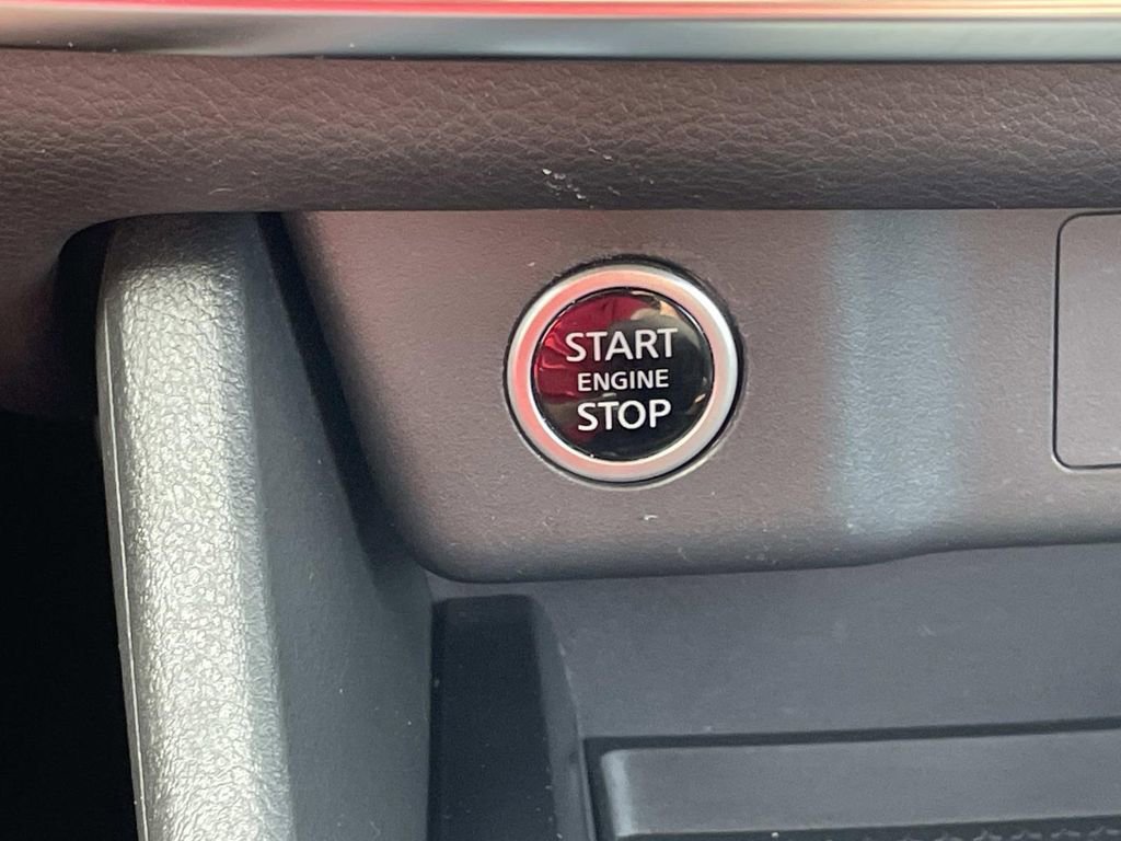 Used 2023 Nissan Rogue SV image 21