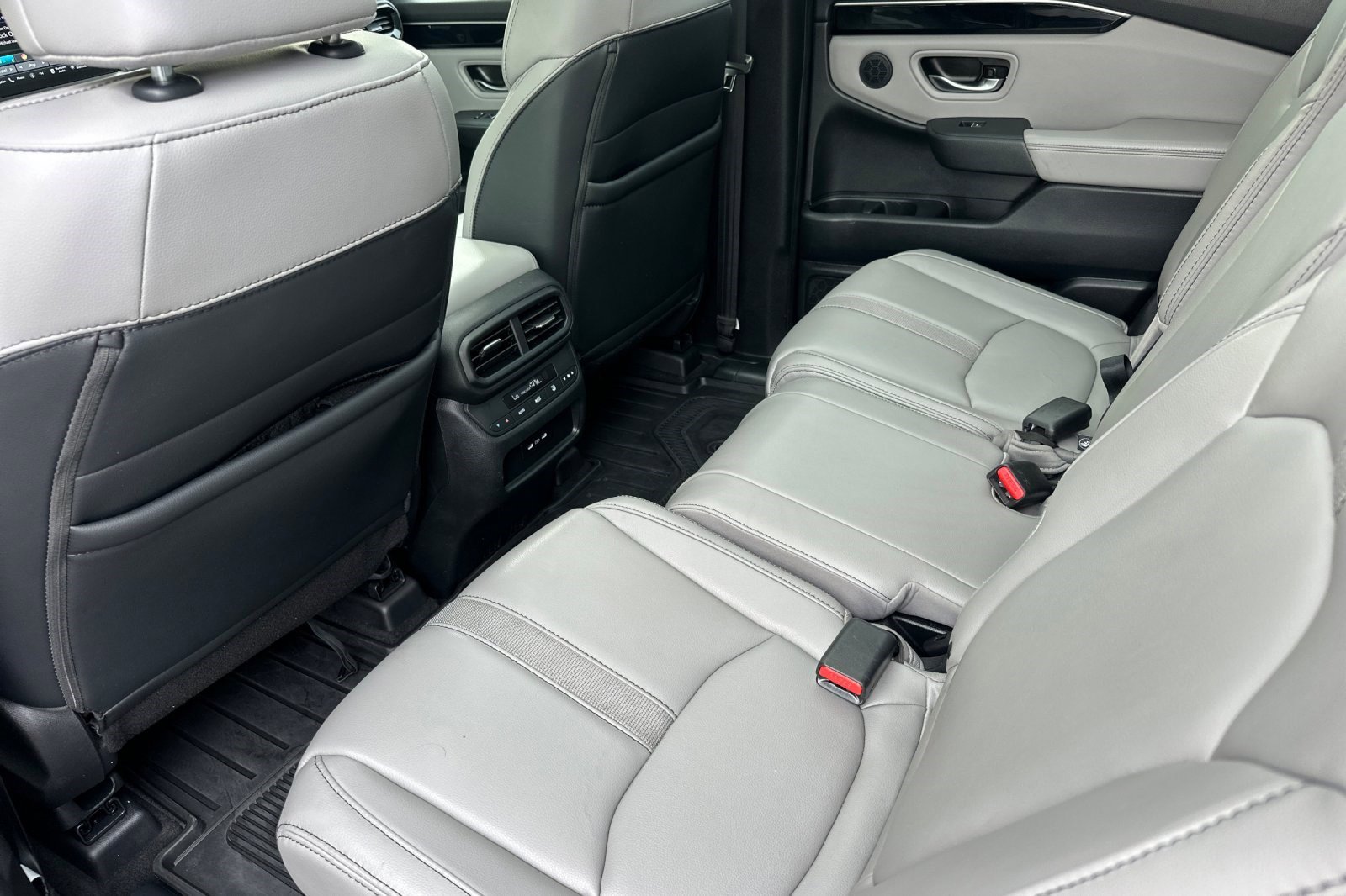 Used 2025 Honda Pilot Touring image 15