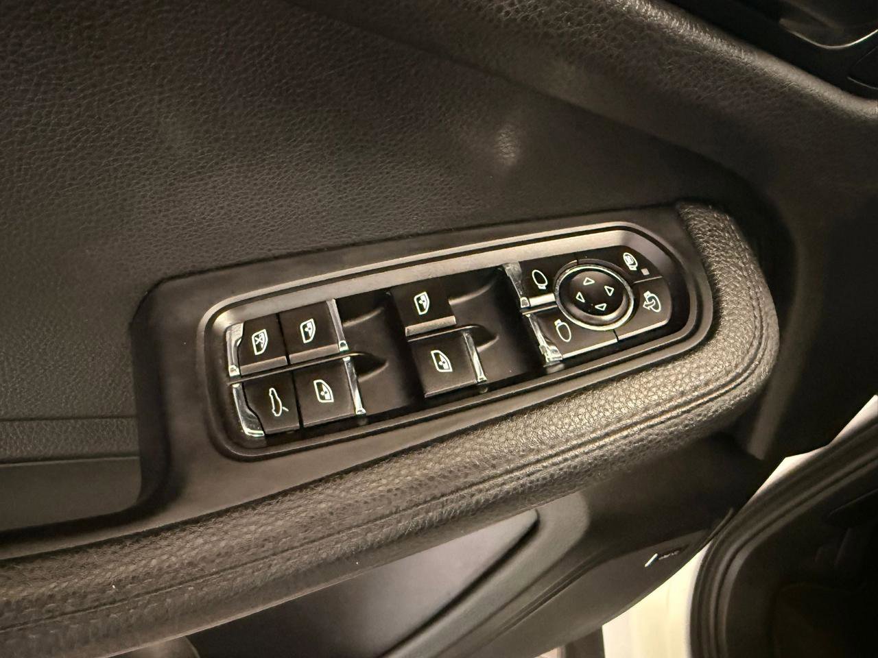Used 2016 Porsche Macan S AWD/4WD image 16