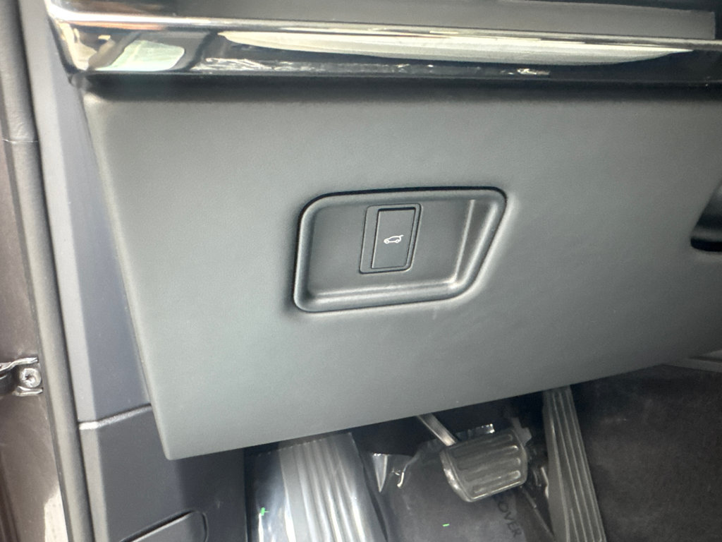 Used 2024 Land Rover Range Rover Sport SE AWD/4WD image 54