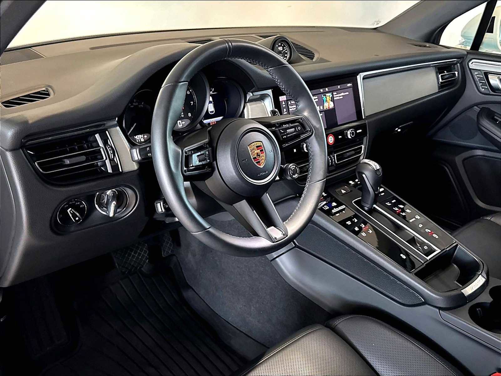 Used 2026 Porsche Macan AWD/4WD image 7