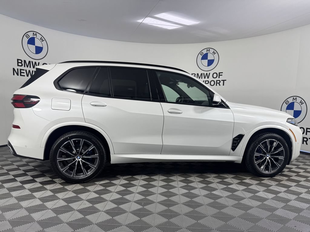 New 2026 BMW X5 xDrive40i w/ M Sport Package AWD/4WD image 5