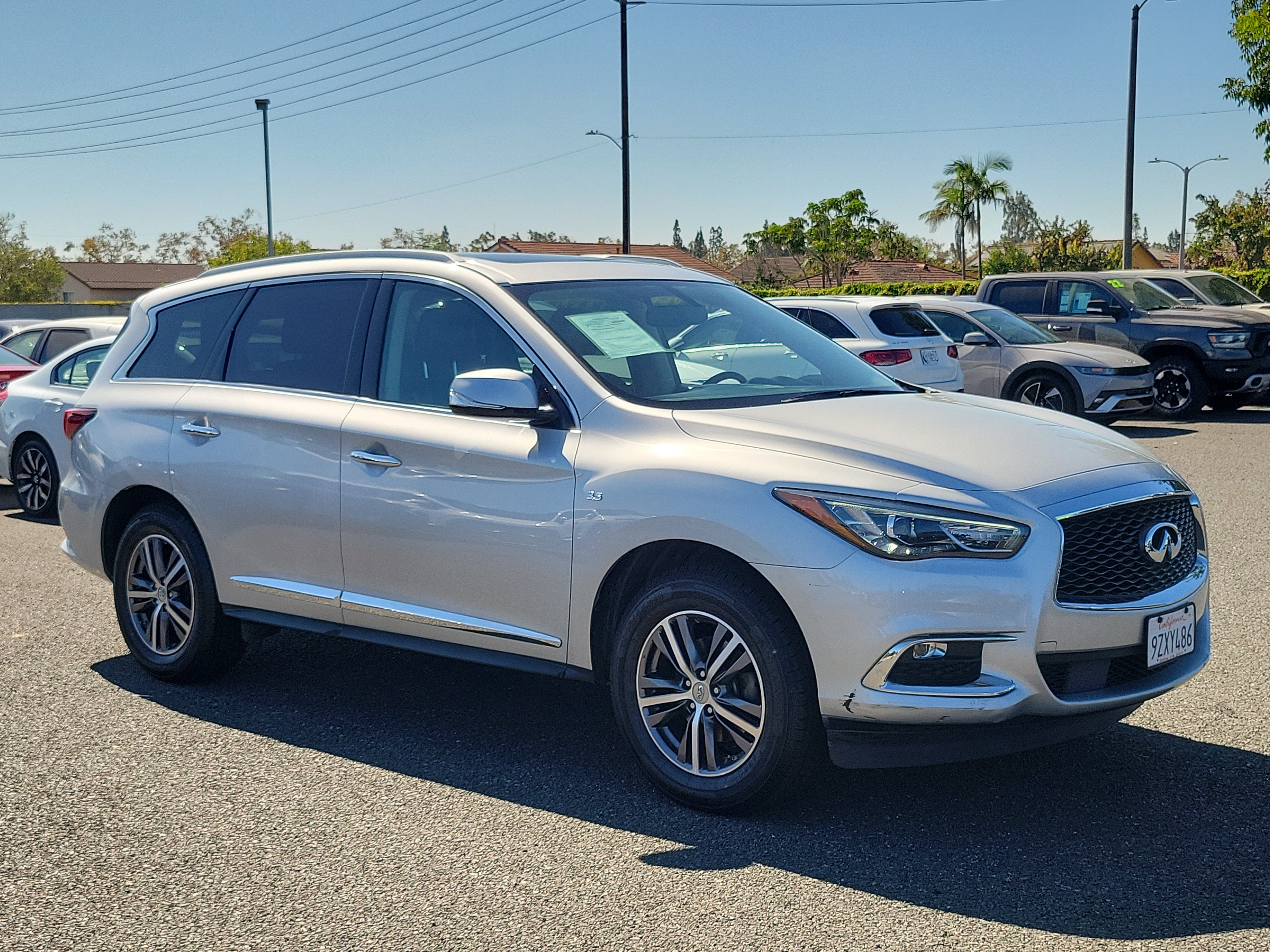 Used 2017 INFINITI QX60 Luxe w/ Premium Package AWD/4WD image 29