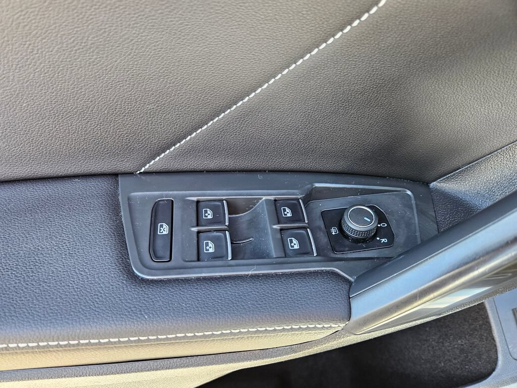 Used 2024 Volkswagen Tiguan SE R-Line AWD/4WD image 22