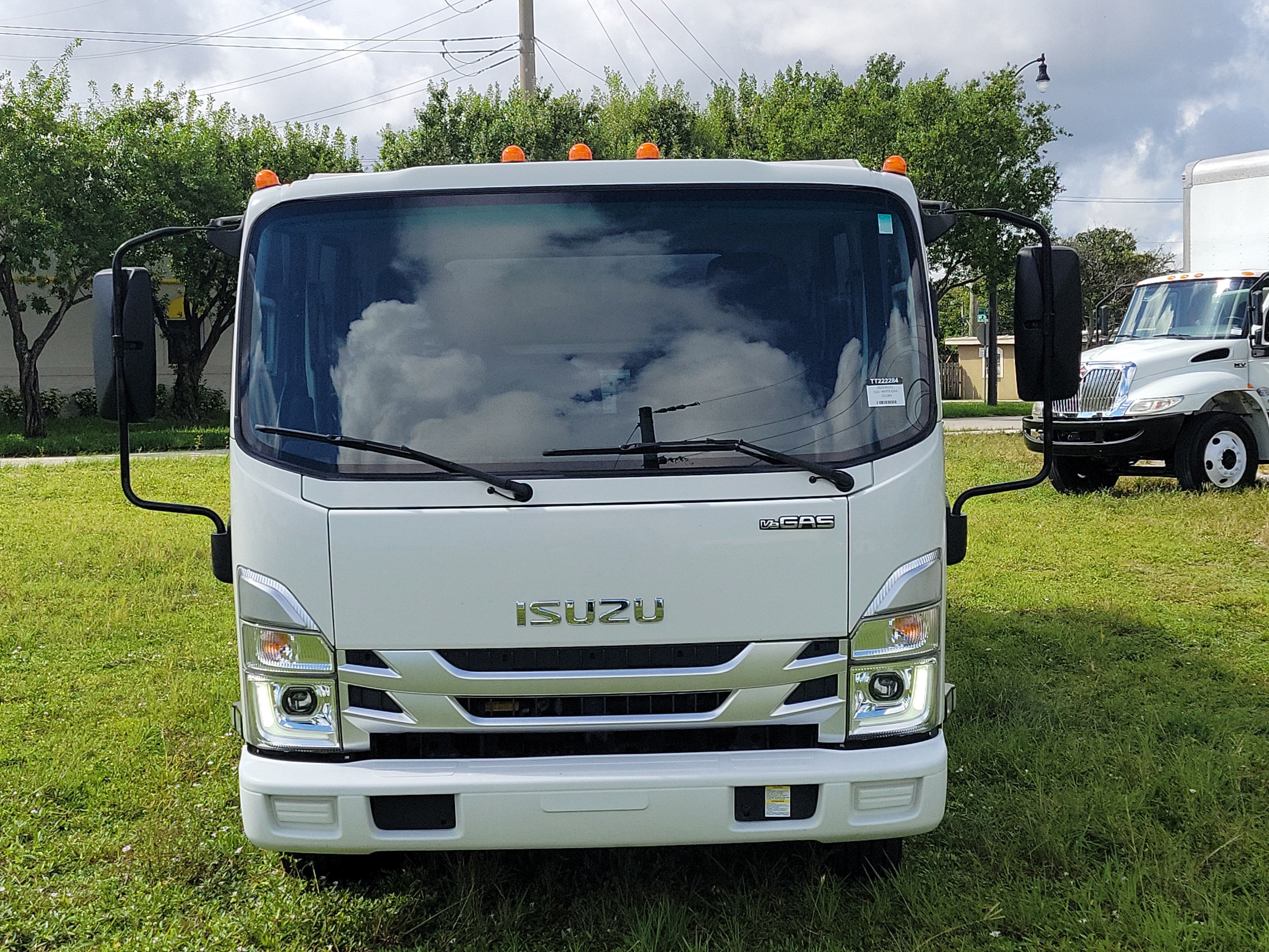 Used 2024 Isuzu NPR RWD image 8