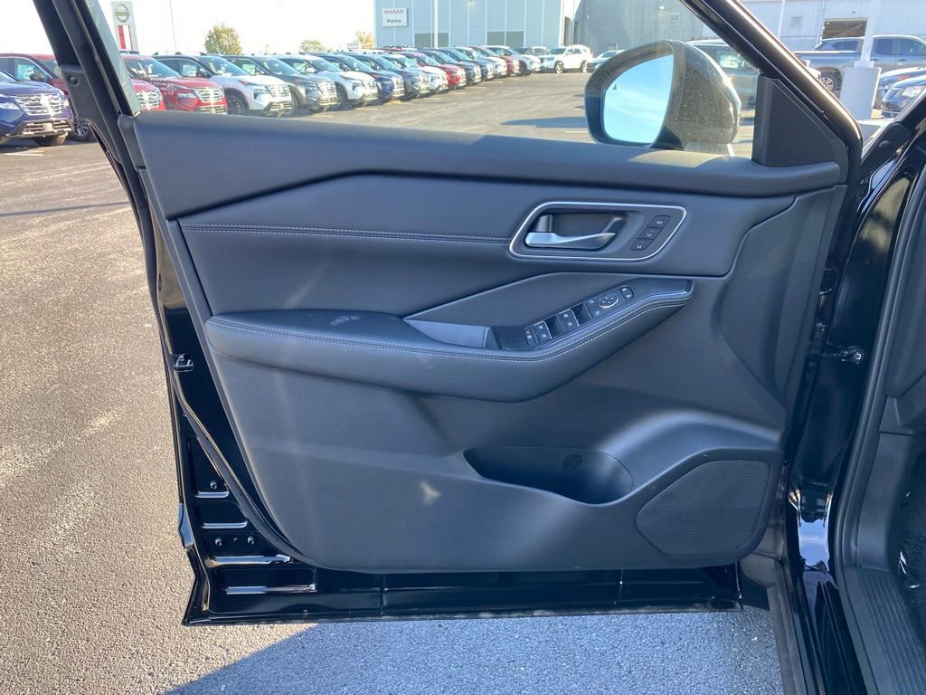 New 2026 Nissan Rogue Platinum w/ Platinum Premium Package image 12