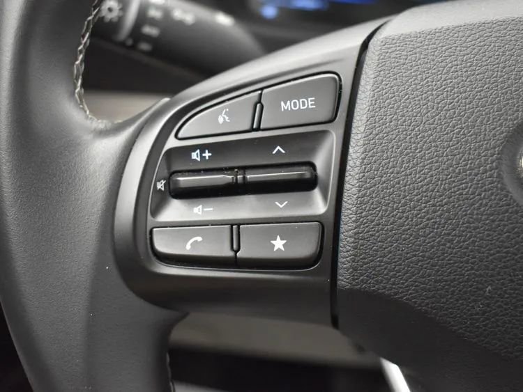 Used 2025 Hyundai Venue SEL image 25