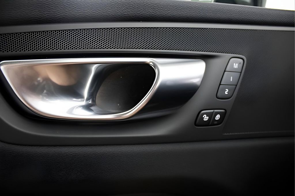 Certified 2025 Volvo XC60 T8 Plus w/ Protection Package Premier image 23