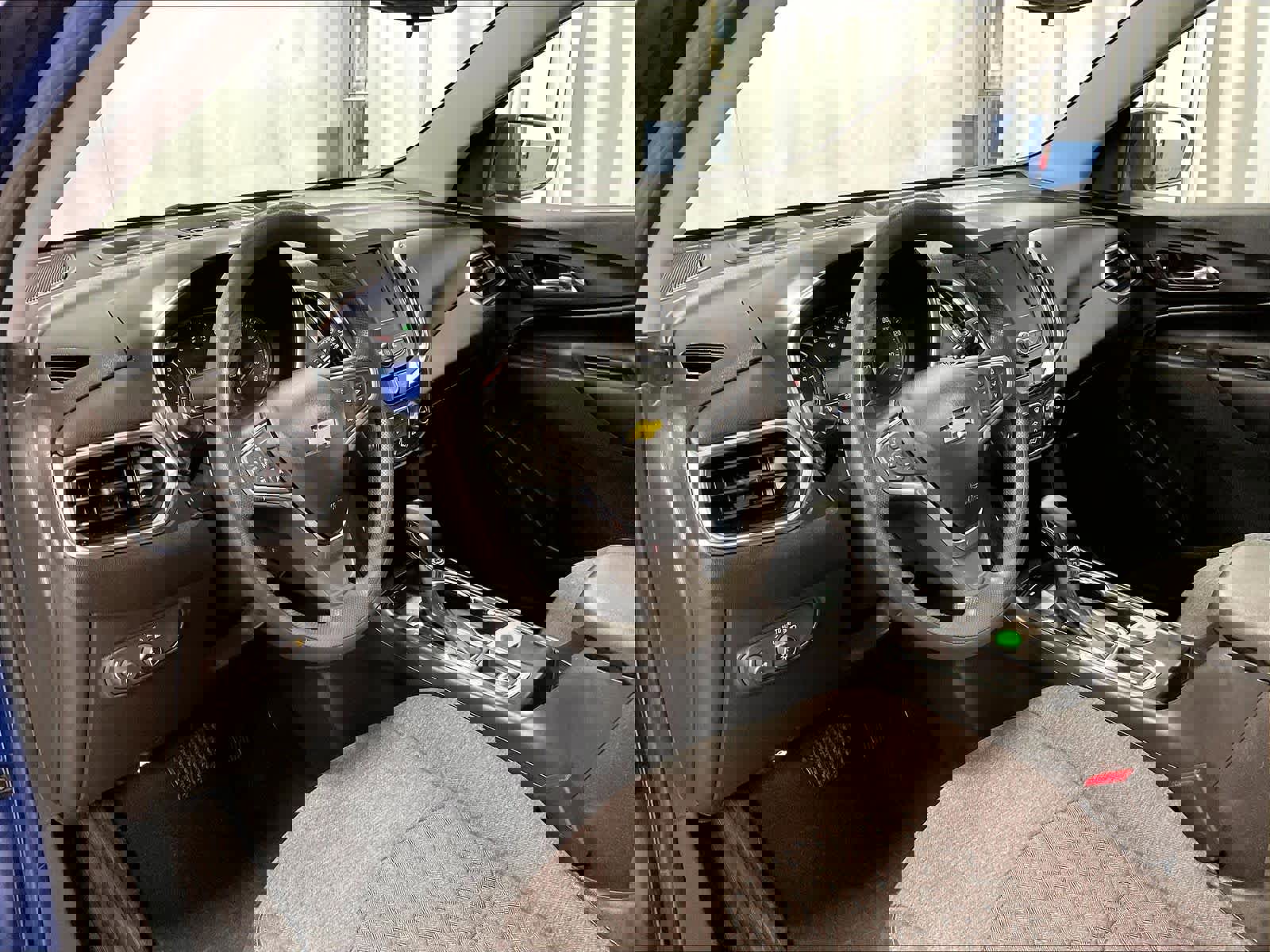 Used 2022 Chevrolet Equinox LT w/ LPO, Floor Liner Package image 8