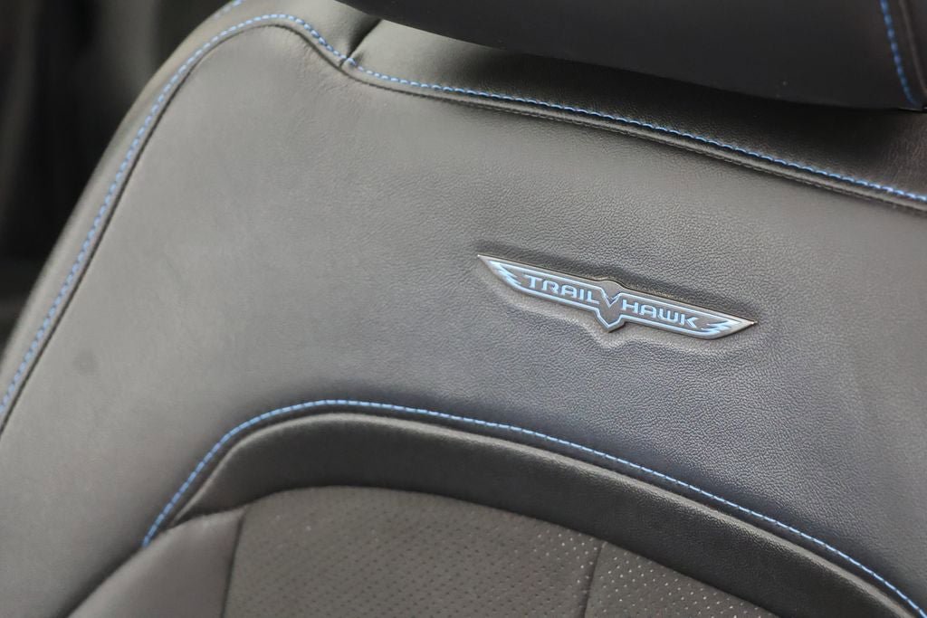 Used 2022 Jeep Grand Cherokee Trailhawk w/ Advanced Protech Group II AWD/4WD image 18