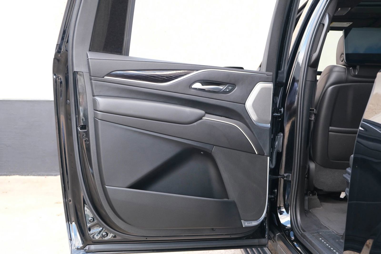 Used 2021 Cadillac Escalade ESV Sport w/ Driver Assist Tech Package RWD image 24