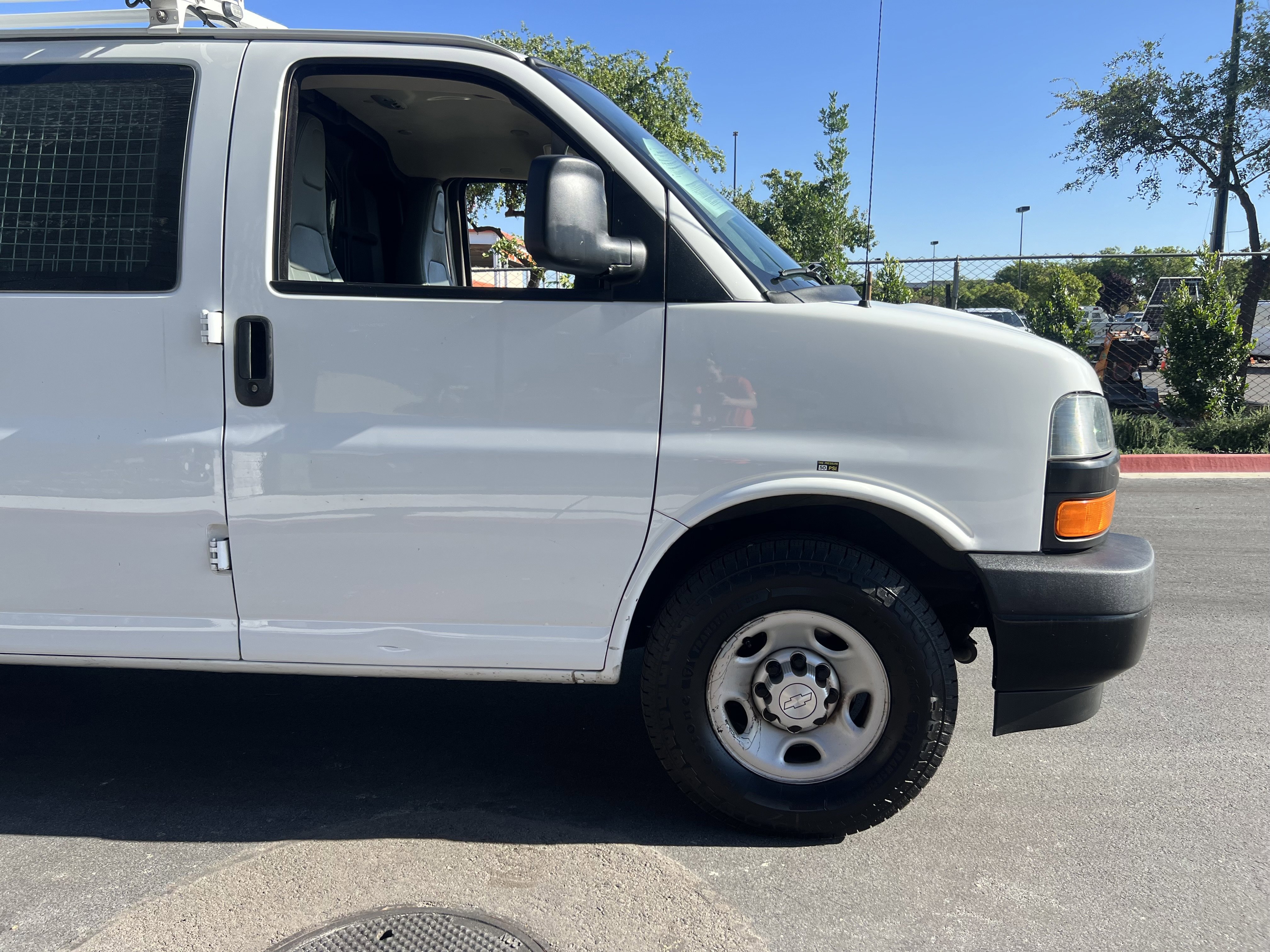 Used 2018 Chevrolet Express 2500 w/ Driver Convenience Package RWD image 24