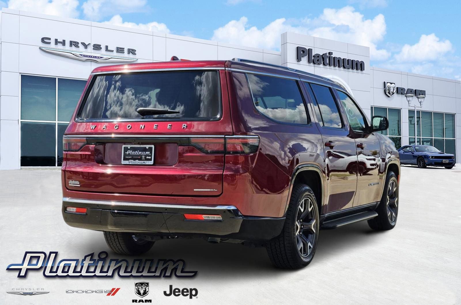 Used 2023 Jeep Wagoneer L Series III w/ Preferred Equipment Group image 5