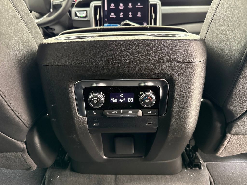 New 2026 GMC Yukon XL Elevation image 13
