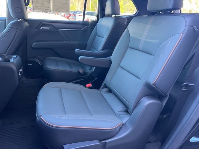 Used 2024 GMC Acadia AT4 w/ Luxury Package image 30