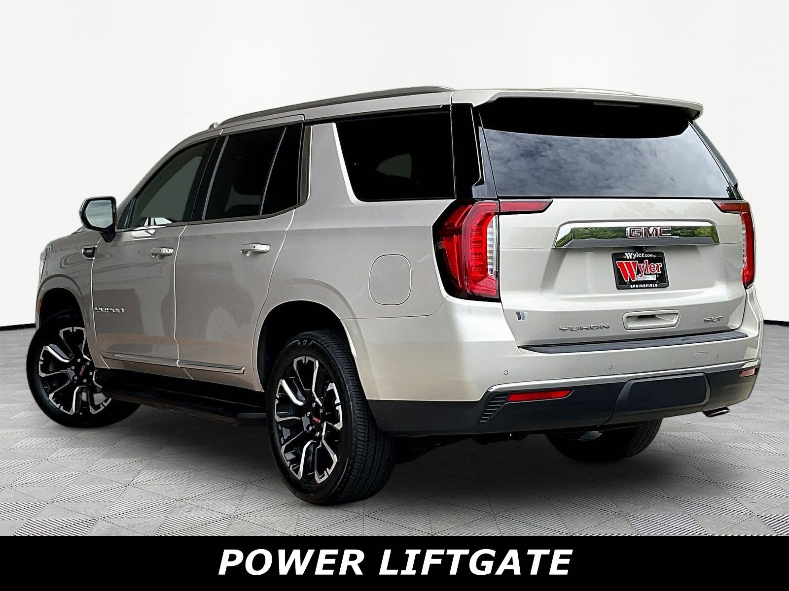 Used 2023 GMC Yukon SLT AWD/4WD image 4