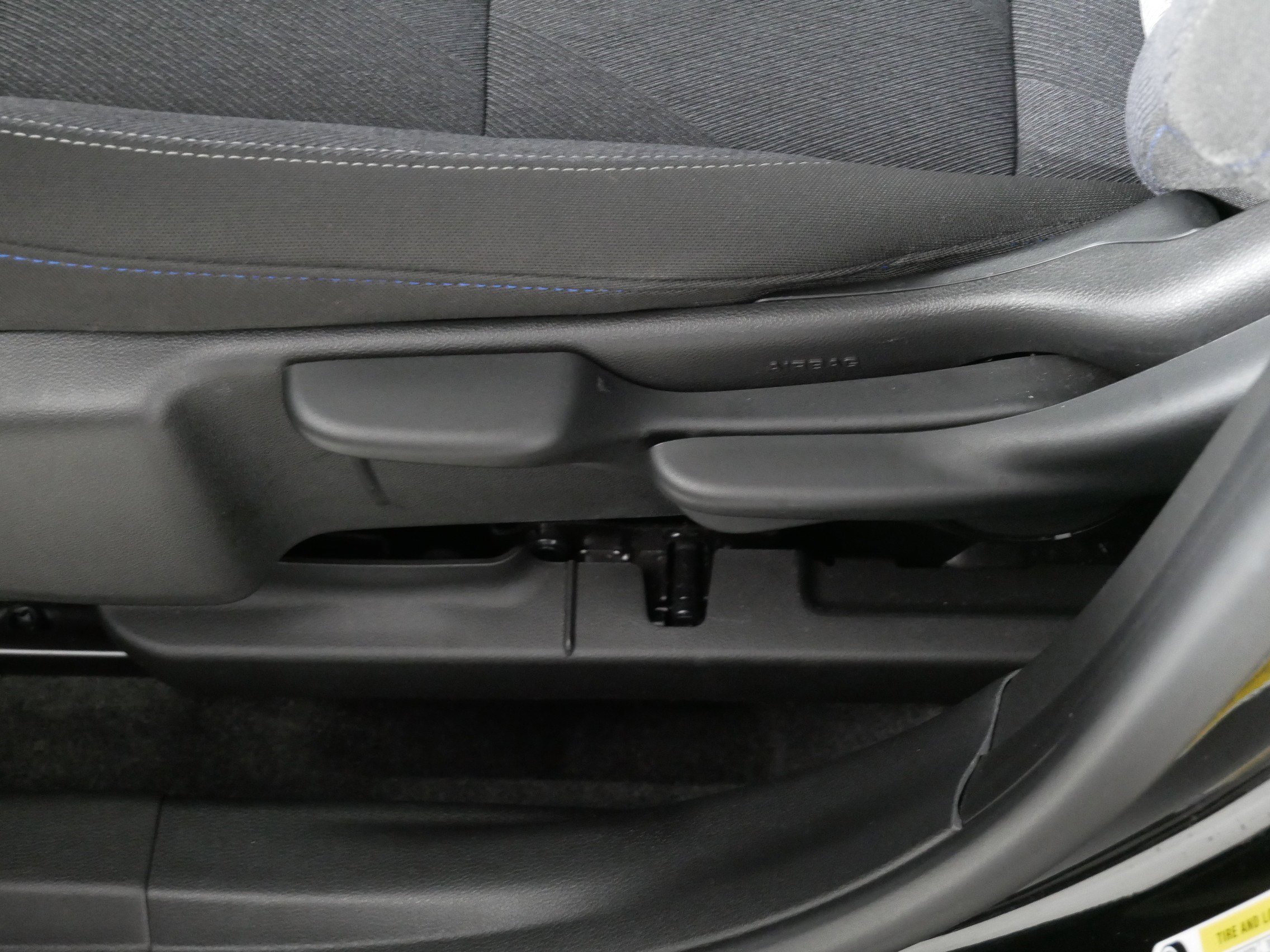 Used 2025 Chevrolet Trax LS w/ LS Convenience Package FWD image 20
