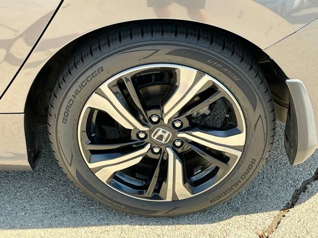 Used 2018 Honda Civic Touring image 5