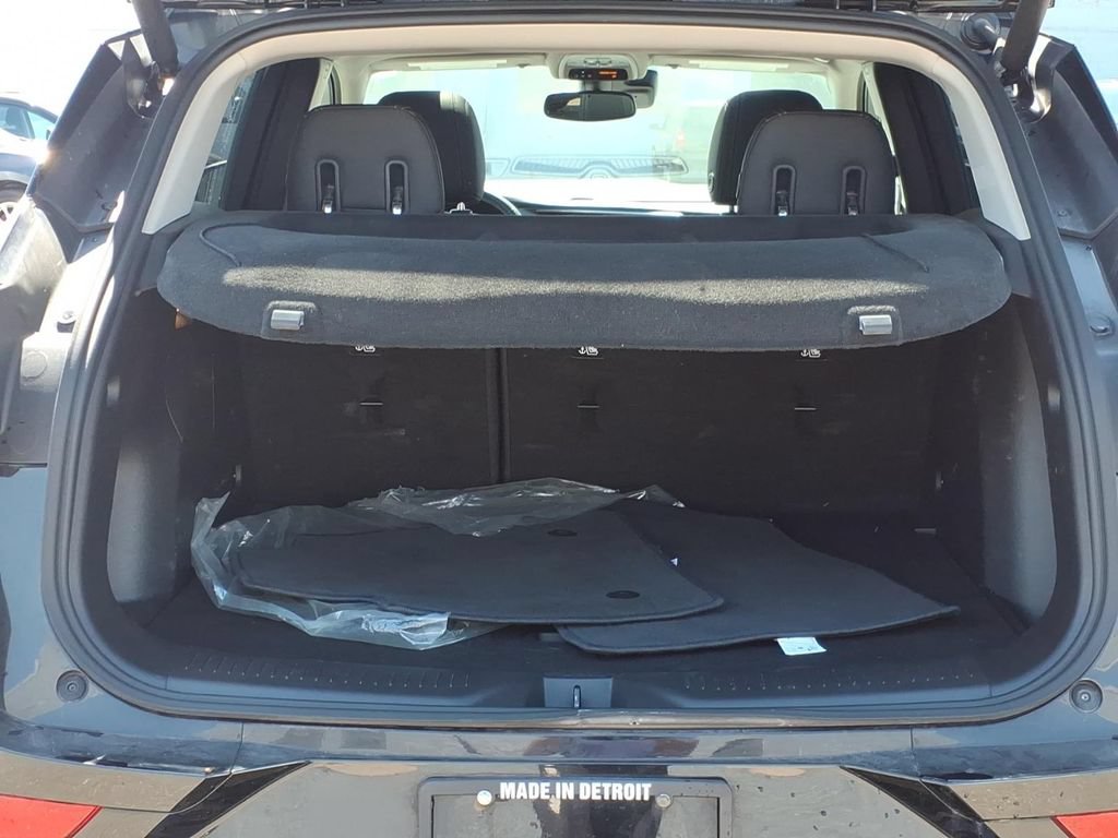 Used 2021 Buick Encore GX Essence w/ Experience Buick Package FWD image 27