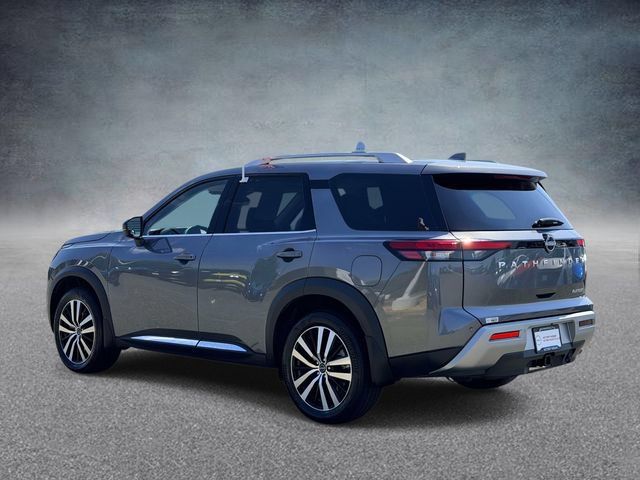 Used 2024 Nissan Pathfinder Platinum w/ Cargo Package FWD image 4