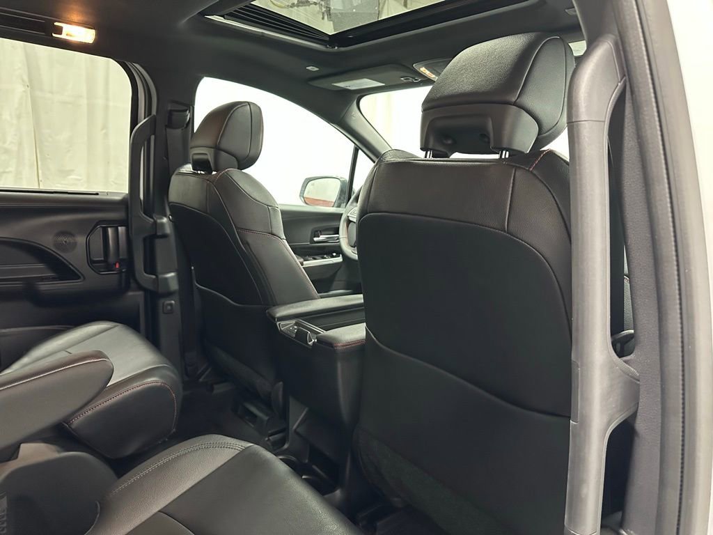 Used 2025 Toyota Sienna XSE image 59