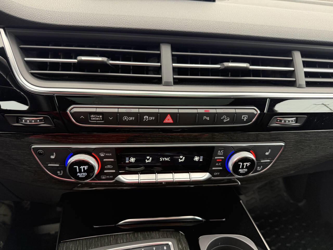 Used 2017 Audi Q7 3.0T Prestige image 31