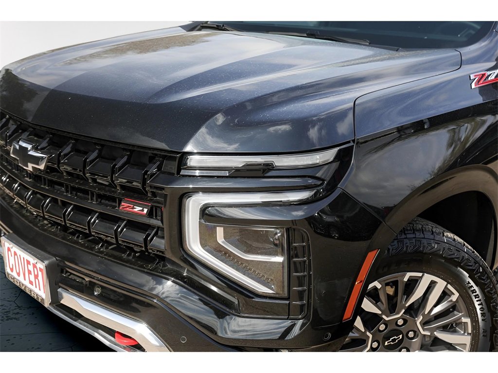 Used 2025 Chevrolet Suburban Z71 image 3