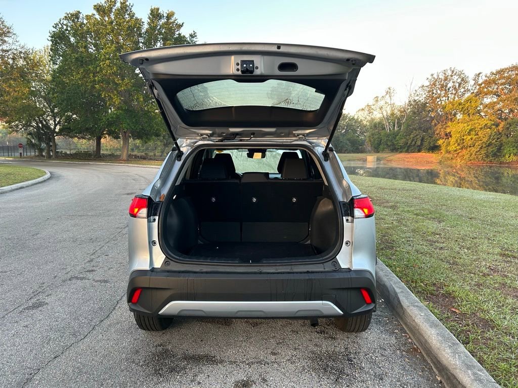 Used 2024 Toyota Corolla Cross LE image 10