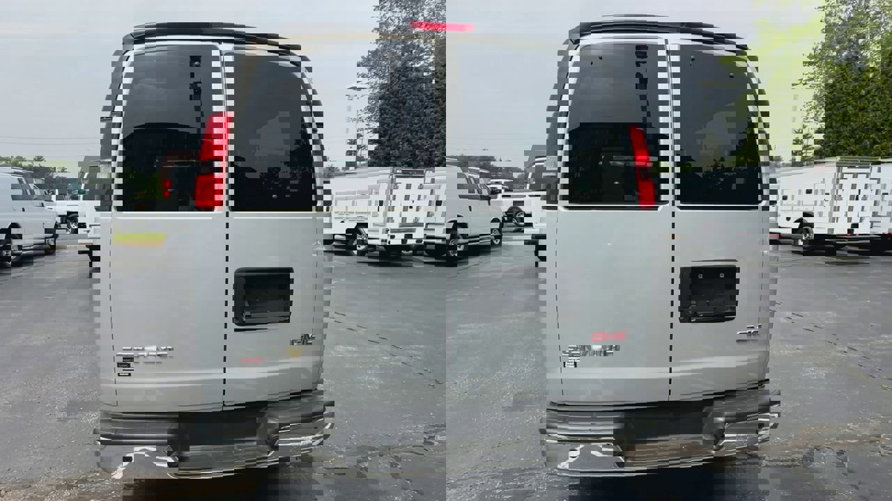 Used 2017 GMC Savana 2500 LT w/ LT Preferred Equipment Group image 7