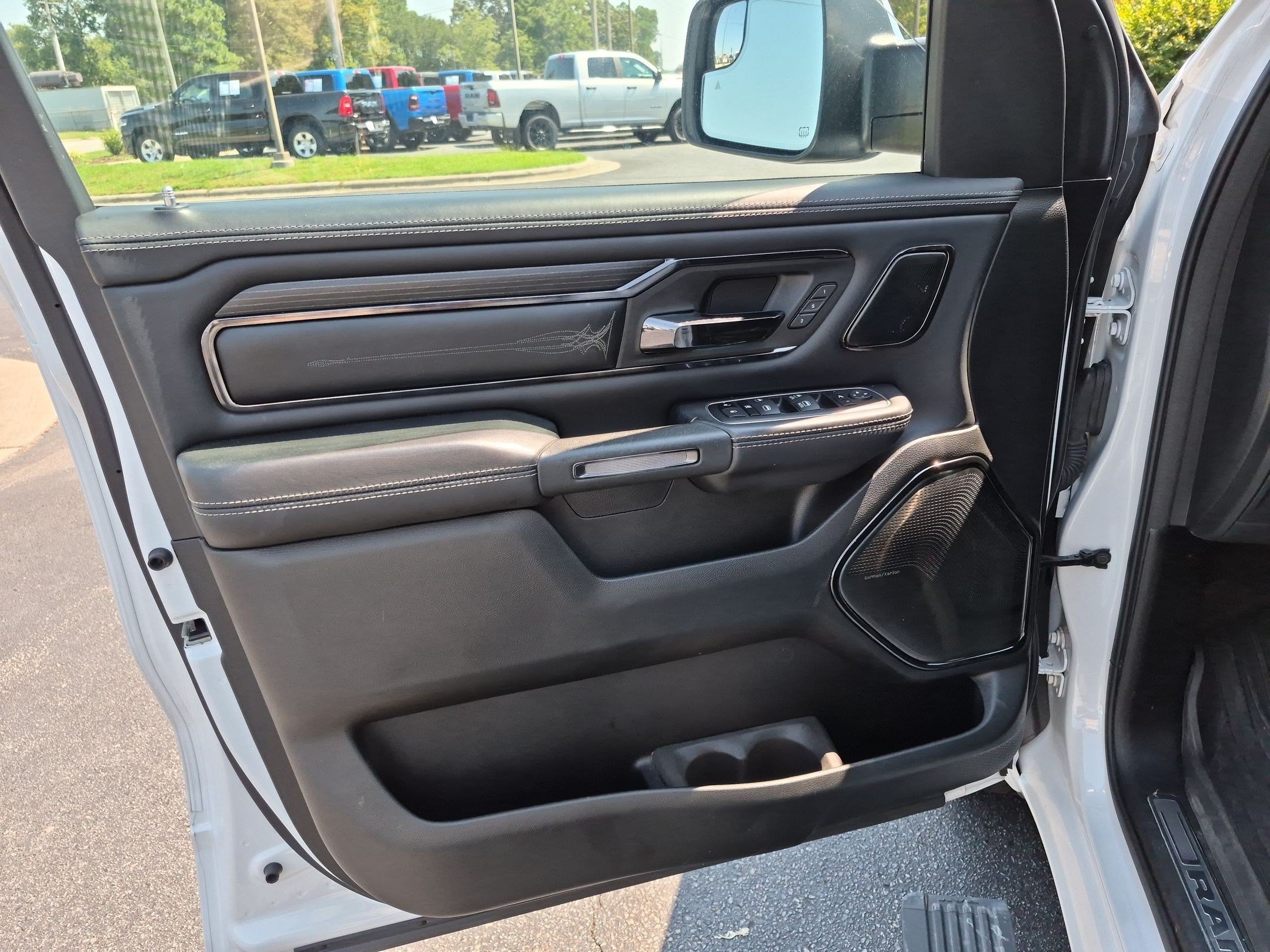Used 2023 RAM 1500 Limited AWD/4WD image 10