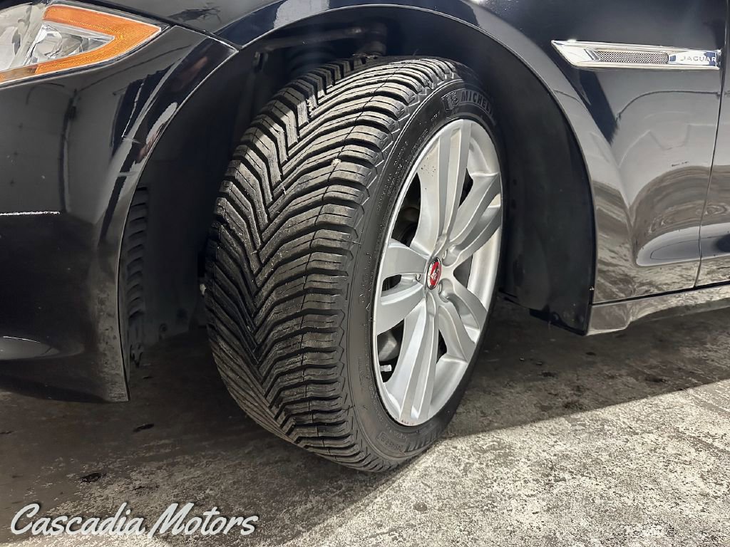 Used 2014 Jaguar XJ L Portfolio image 32