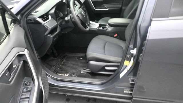 Used 2021 Toyota RAV4 LE AWD/4WD image 11