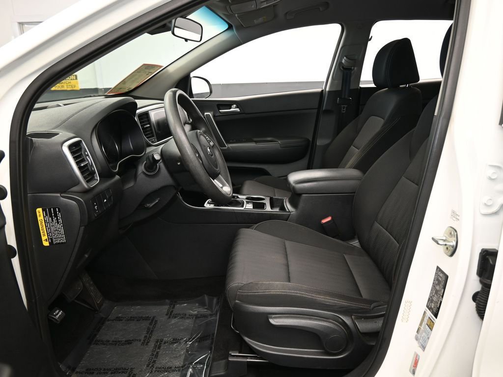 Used 2020 Kia Sportage LX image 11