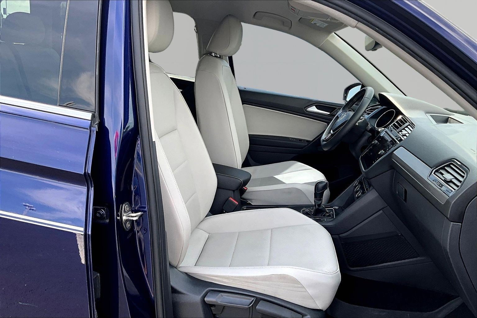 Used 2021 Volkswagen Tiguan SE FWD image 28