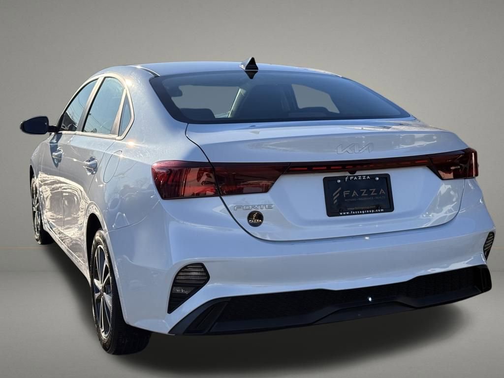 Used 2023 Kia Forte LXS FWD image 3