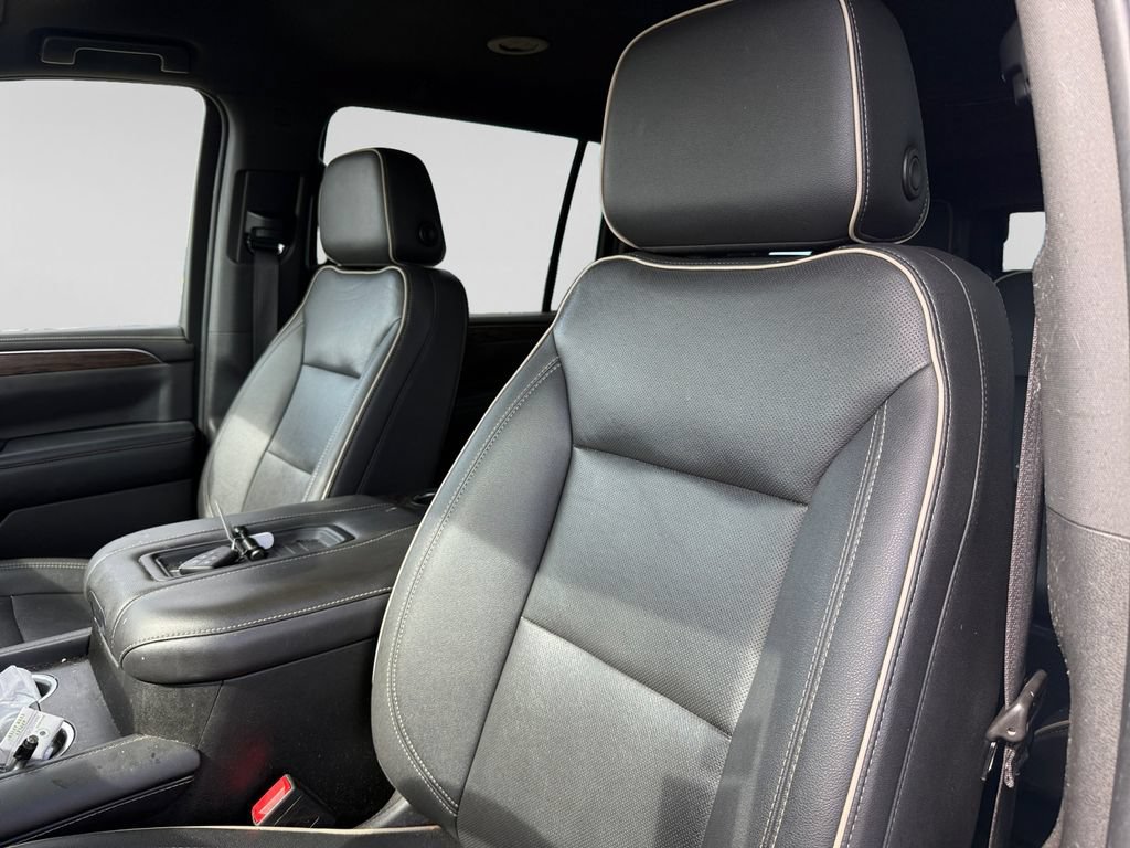 Used 2022 Chevrolet Suburban Premier AWD/4WD image 21