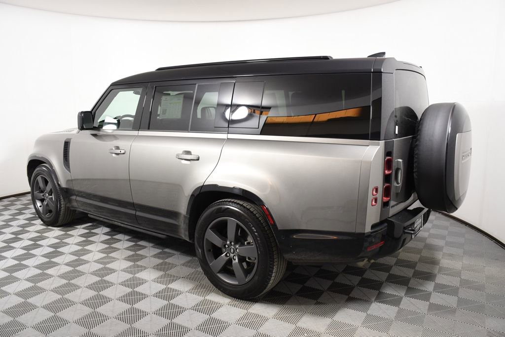 Used 2025 Land Rover Defender 130 X-Dynamic SE image 3