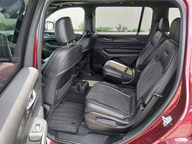 Used 2025 Jeep Grand Cherokee L Altitude RWD image 12