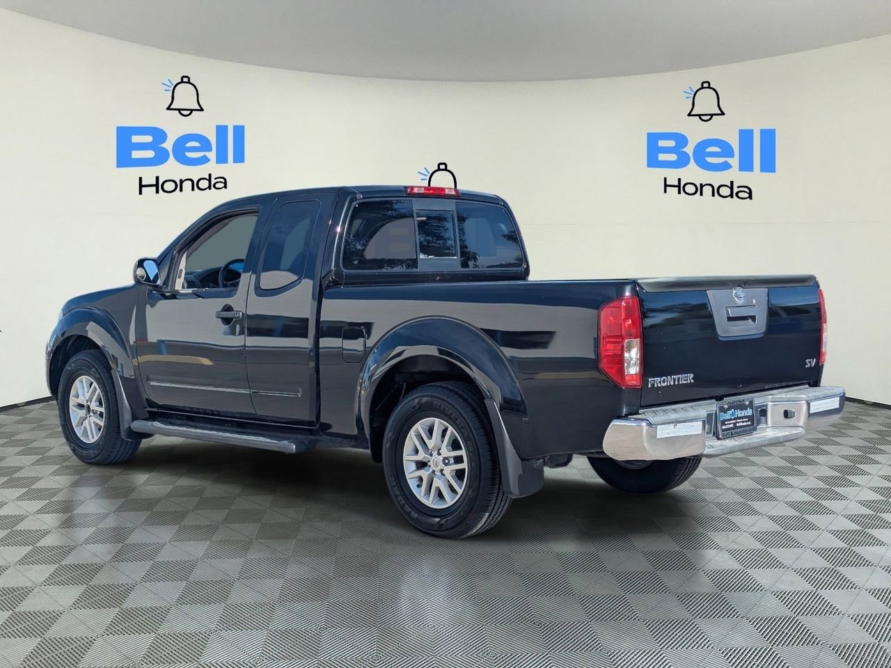 Used 2017 Nissan Frontier SV RWD image 3