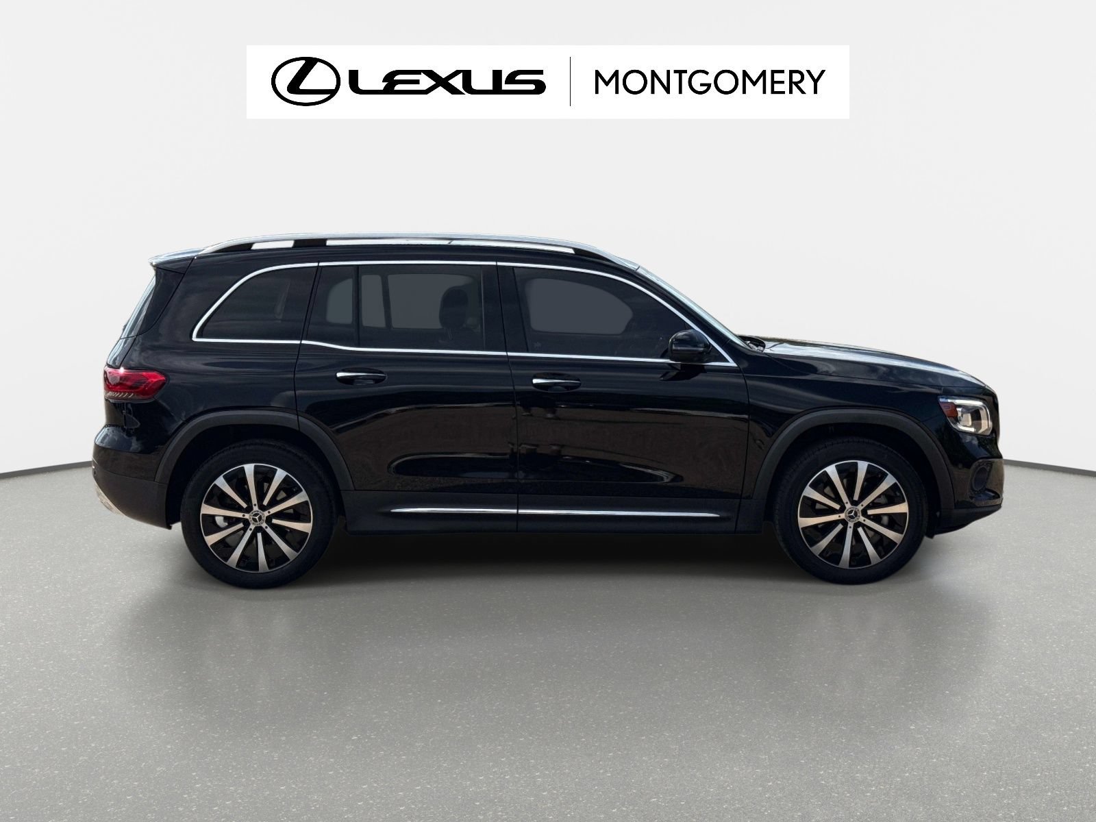 Used 2023 Mercedes-Benz GLB 250 image 2