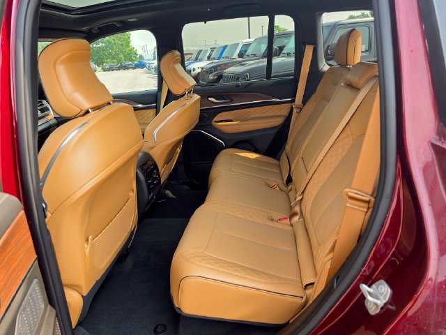 Used 2023 Jeep Grand Cherokee Summit w/ Luxury Tech Group V AWD/4WD image 12