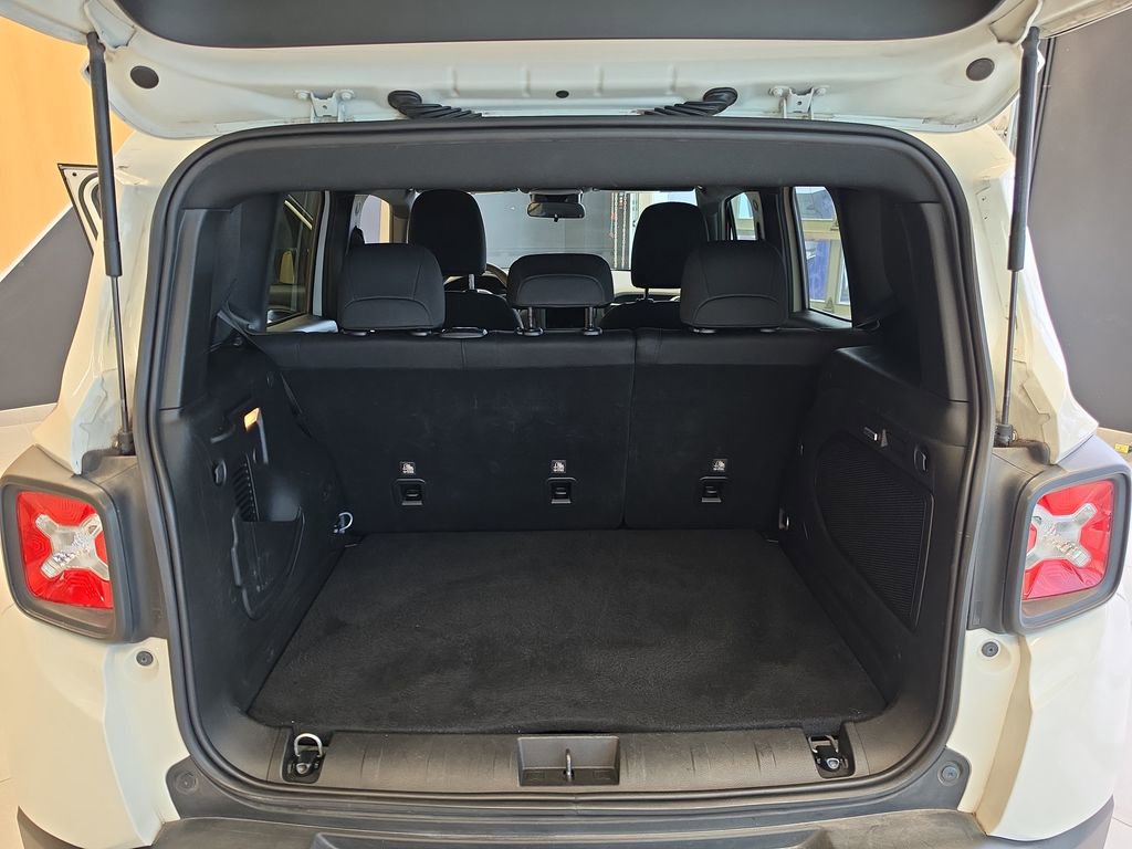 Used 2021 Jeep Renegade Latitude w/ Sun & Sound Group FWD image 30