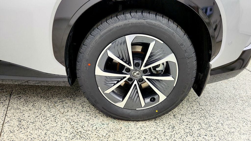 Used 2023 Lexus RZ 450e Premium w/ Technology Package AWD/4WD image 9