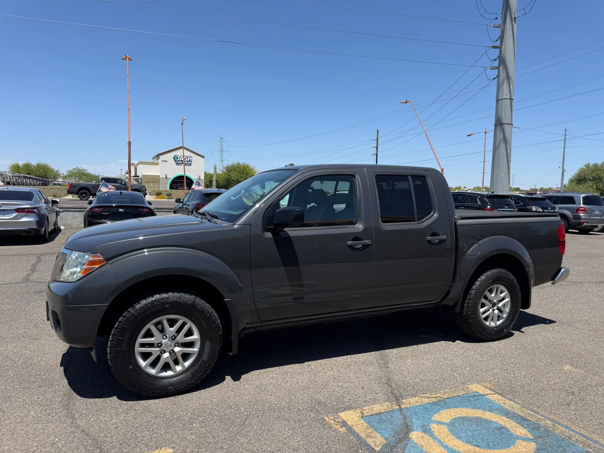 Used 2015 Nissan Frontier SV w/ SV Value Truck Package AWD/4WD image 5