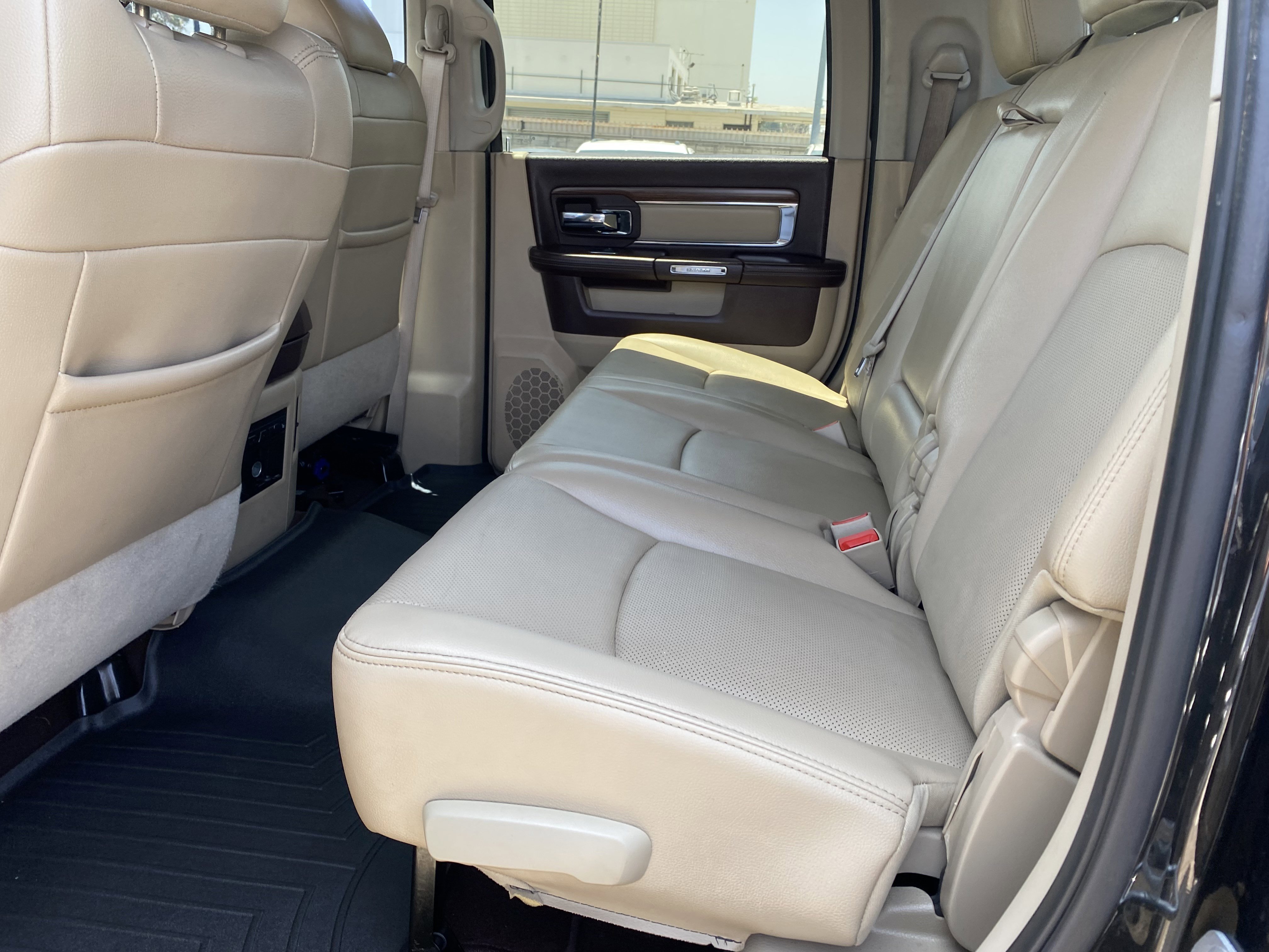 Used 2015 RAM 2500 Laramie w/ Protection Group AWD/4WD image 17